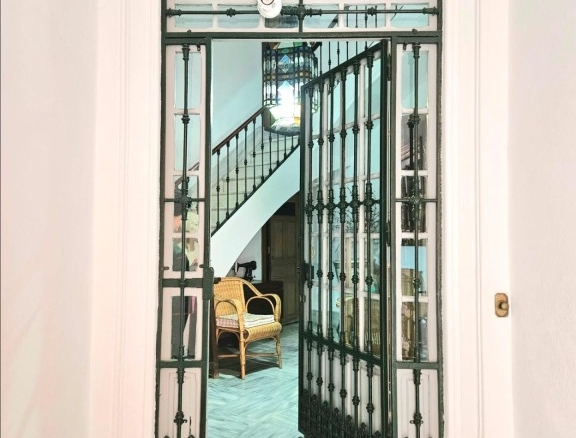 Imagen 2 de Exclusiva vivienda en esquina con mirador y terraza en el Barrio de Santa Cruz