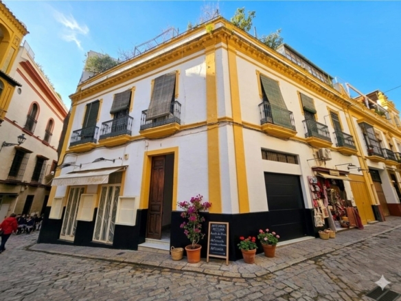 Imagen 1 de Exclusiva vivienda en esquina con mirador y terraza en el Barrio de Santa Cruz