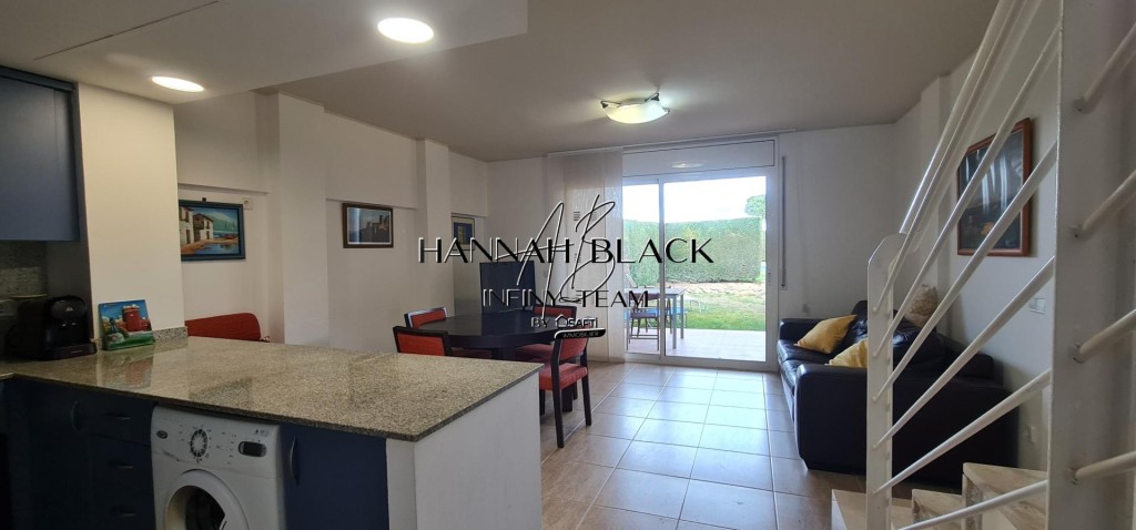 Imagen 1 de Casa Unifamiliar en complejo residencial.