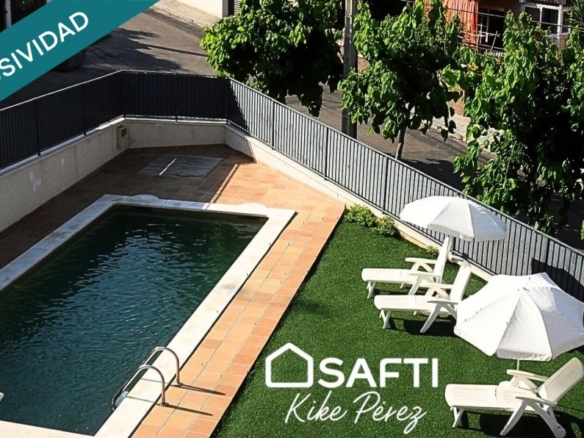 Imagen 1 de Piso con ascensor y piscina cerca del mar.