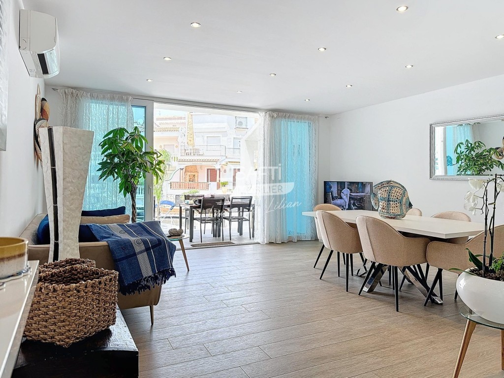 Imagen 1 de Casa totalmente reformada en el canal con amarre privado.