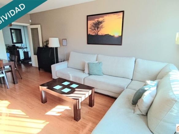 en urbanización privada con piscina.