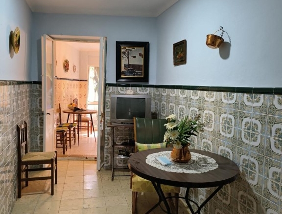 casa de pueblo en el Centro de Alanis con patio!!!