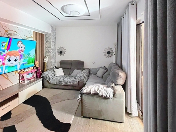 Imagen 2 de Piso luminoso con 2 balcones cerca de la universidad CEU