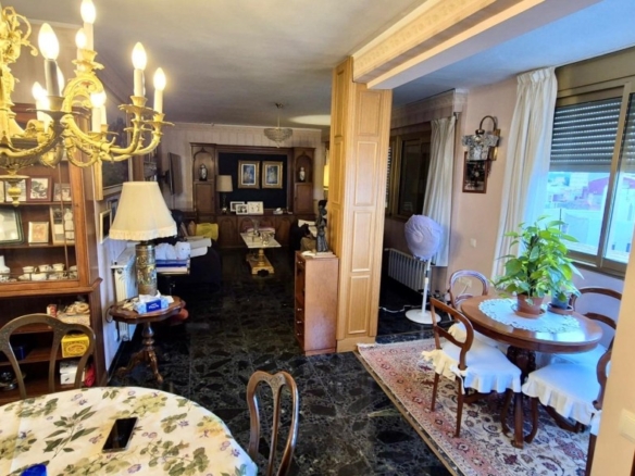 Imagen 3 de Amplio piso céntrico con aparcamiento en Tortosa