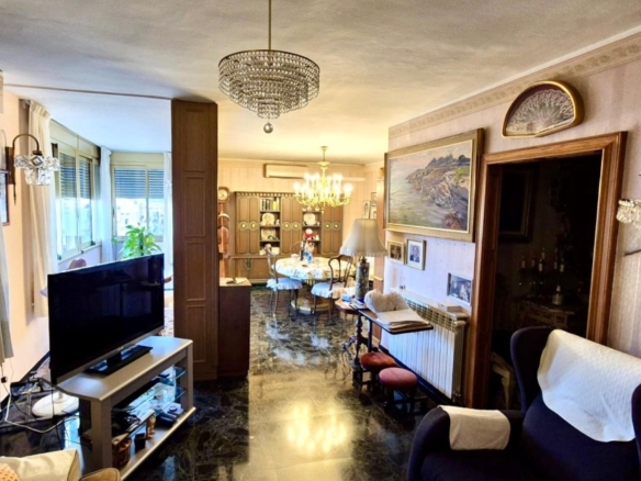 Imagen 1 de Amplio piso céntrico con aparcamiento en Tortosa