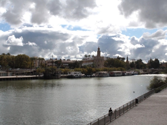 Imagen 2 de TRASPASO DE BAR CON MÚSICA EN C/ BETIS (TRIANA-SEVILLA)