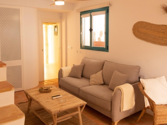 Imagen 3 de Espléndida Casa de varias plantas Reformada a Pasos del Mar en Águilas