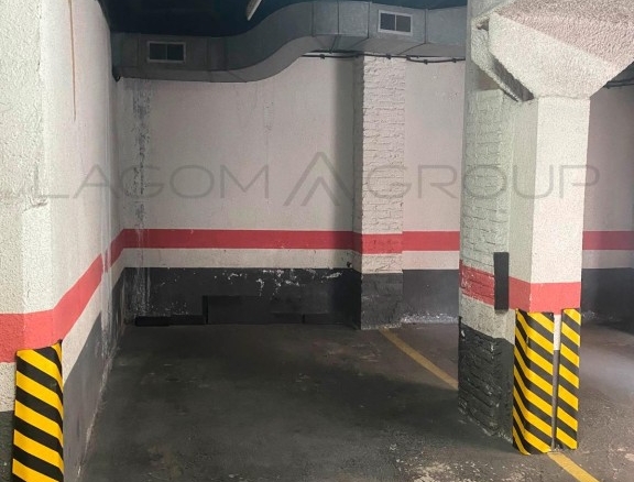 Imagen 3 de Parking en venta en calle Gomis – Fácil acceso y pocas plazas en la finca – 18.000€.