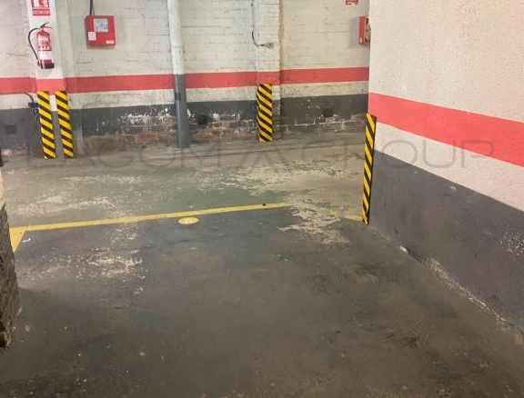 Imagen 4 de Parking en venta en calle Gomis – Fácil acceso y pocas plazas en la finca – 18.000€.