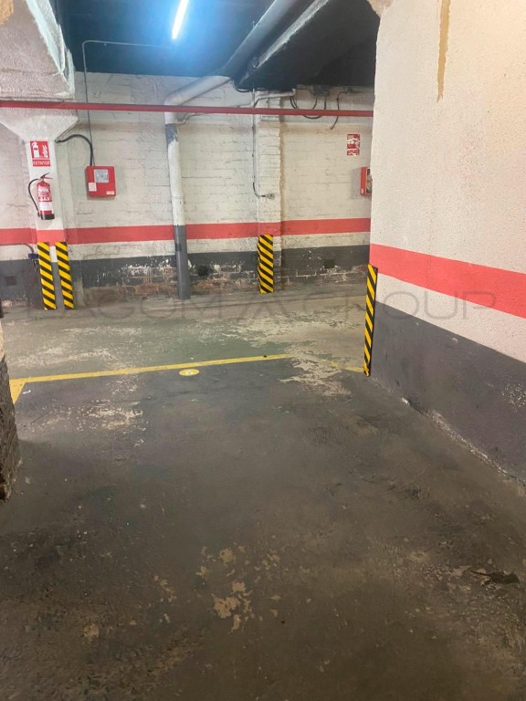 Imagen 4 de Parking en venta en calle Gomis – Fácil acceso y pocas plazas en la finca – 18.000€.