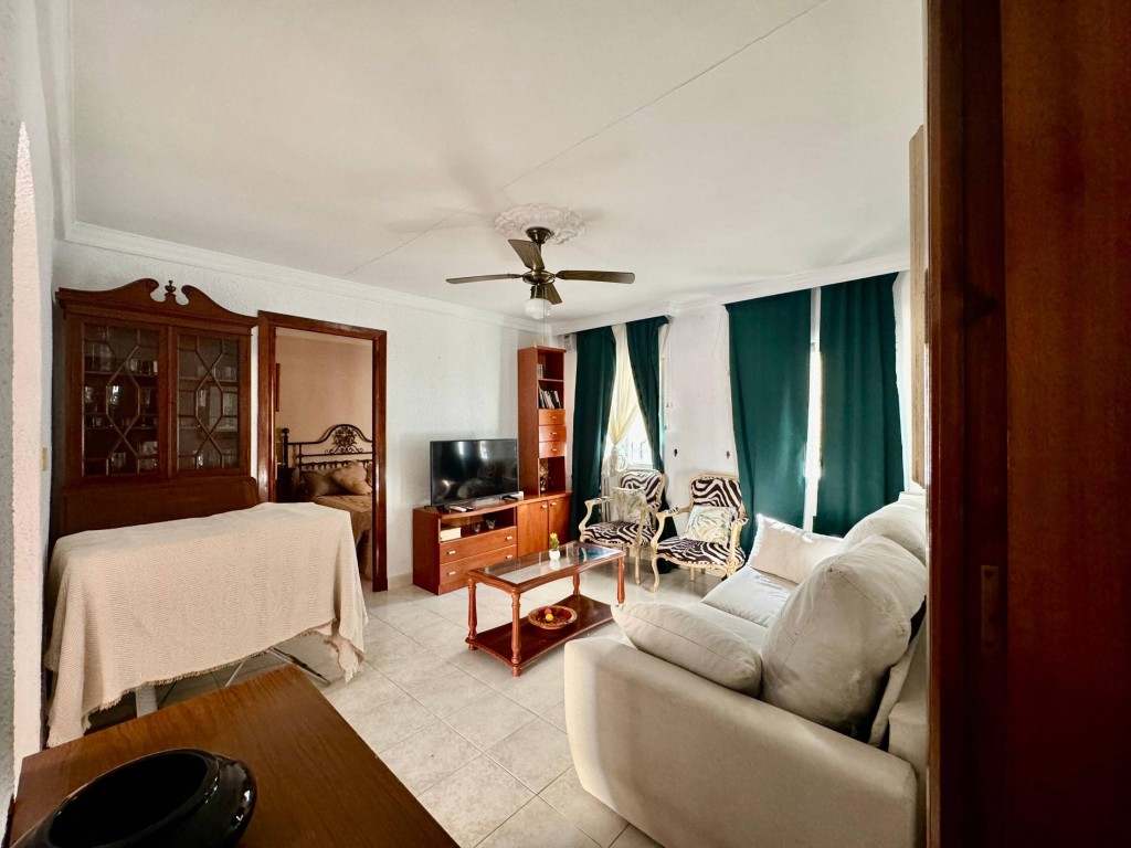 Imagen 2 de Piso de dos habitaciones a 300m de la playa a reformar