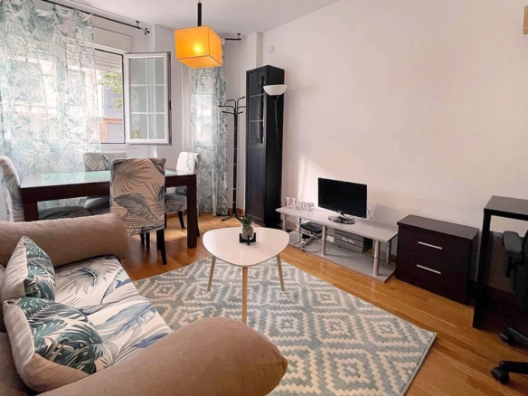 Imagen 1 de ¡ATENCIÓN PARA ESTUDIANTES! PISO EN PLANTA BAJA CON TERRAZA Y PLAZA DE GARAJE EN VILLANUEVA DE LA CAÑADA.