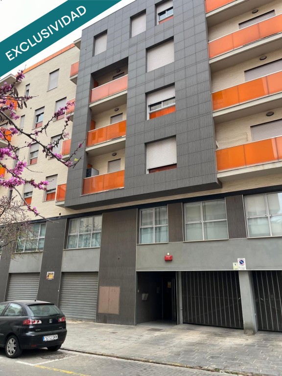 Imagen 1 de Piso con balcón en Parque Central – Cuenta con plaza de aparcamiento y trastero.