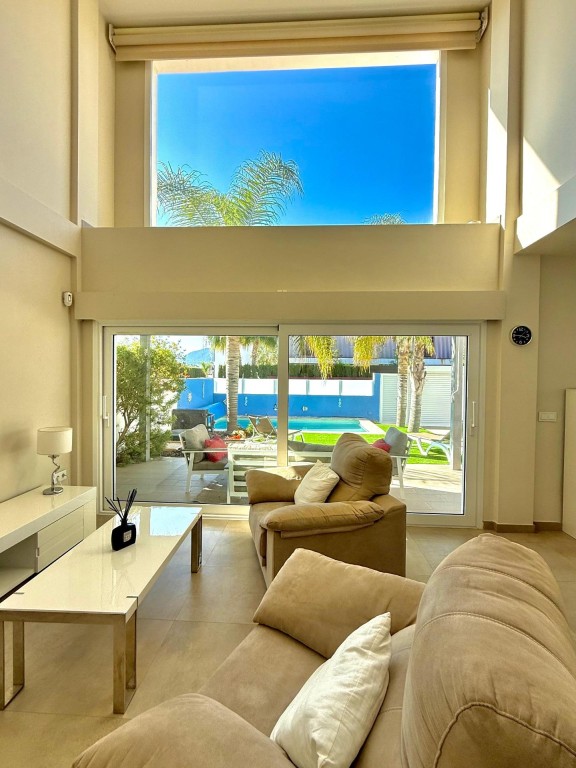 Imagen 2 de Villa con piscina en Mar de Cristal – diseño y tranquilidad a pocos minutos del mar