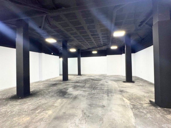 Imagen 1 de LOCAL COMERCIAL EN VENTA EN EL CENTRO DE NOVELDA – 256 m² REFORMADO