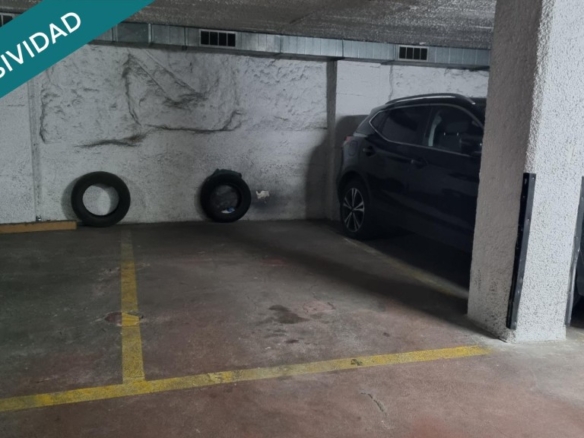 Imagen 2 de Plaza de parking para coche mediano.