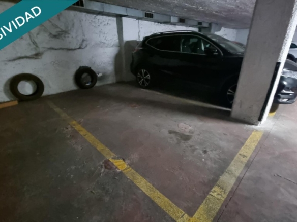 Imagen 3 de Plaza de parking para coche mediano.