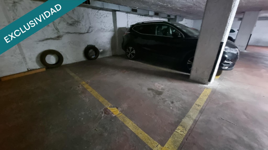 Imagen 3 de Plaza de parking para coche mediano.
