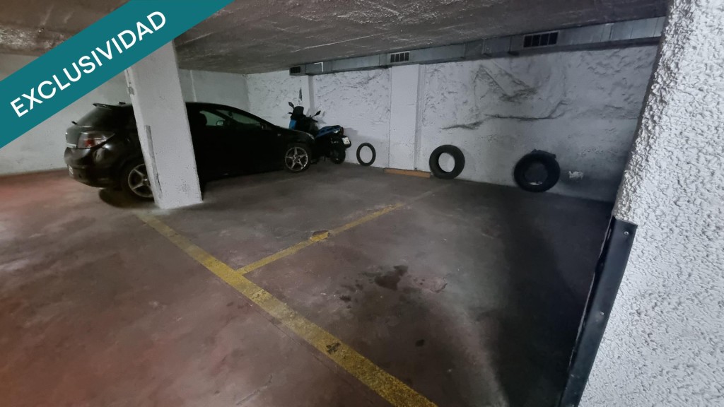 Imagen 1 de Plaza de parking para coche mediano.