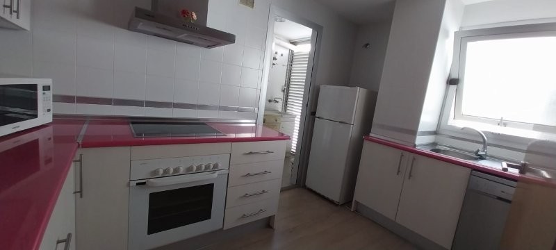 Imagen 3 de GRAN PISO COMO NUEVO EN TEATINOS – CONSUL