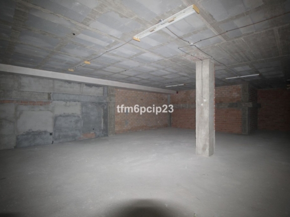 Imagen 1 de Local comercial en Venta en Estepona Málaga