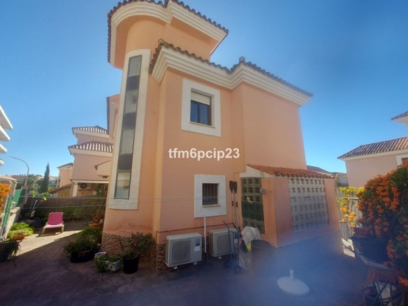 Imagen 1 de Casa-Chalet en Venta en San Luis De Sabinillas Málaga