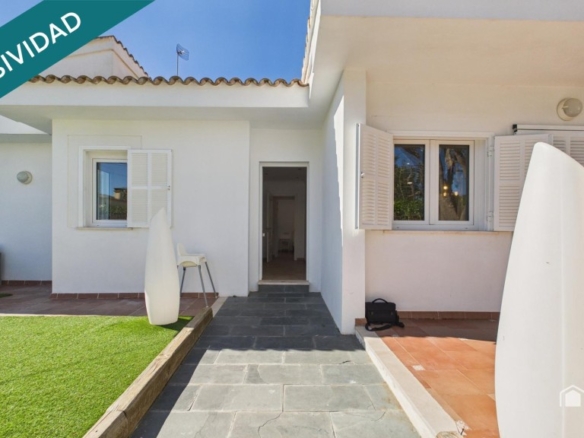 Imagen 2 de Villa con piscina privada y jacuzzi - Licencia turística para 8 personas - Can Picafort - Calle Tords