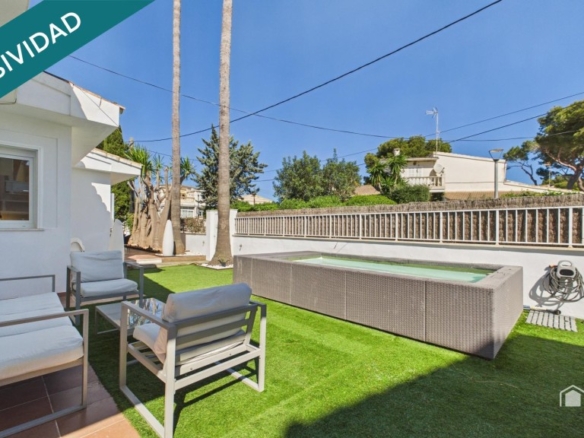 Imagen 1 de Villa con piscina privada y jacuzzi - Licencia turística para 8 personas - Can Picafort - Calle Tords