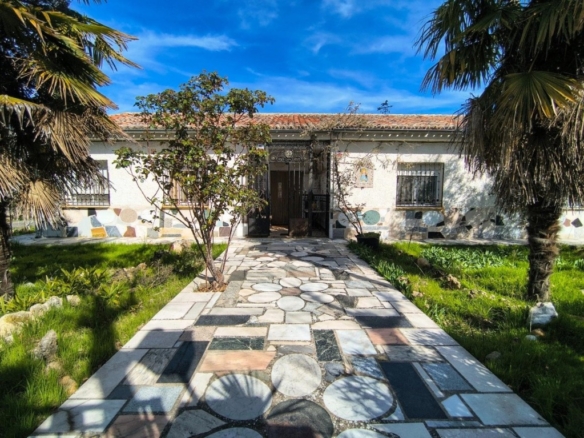 Imagen 1 de Chalet independiente con parcela de 1.640 m² a 25 min de Guadalajara Capital