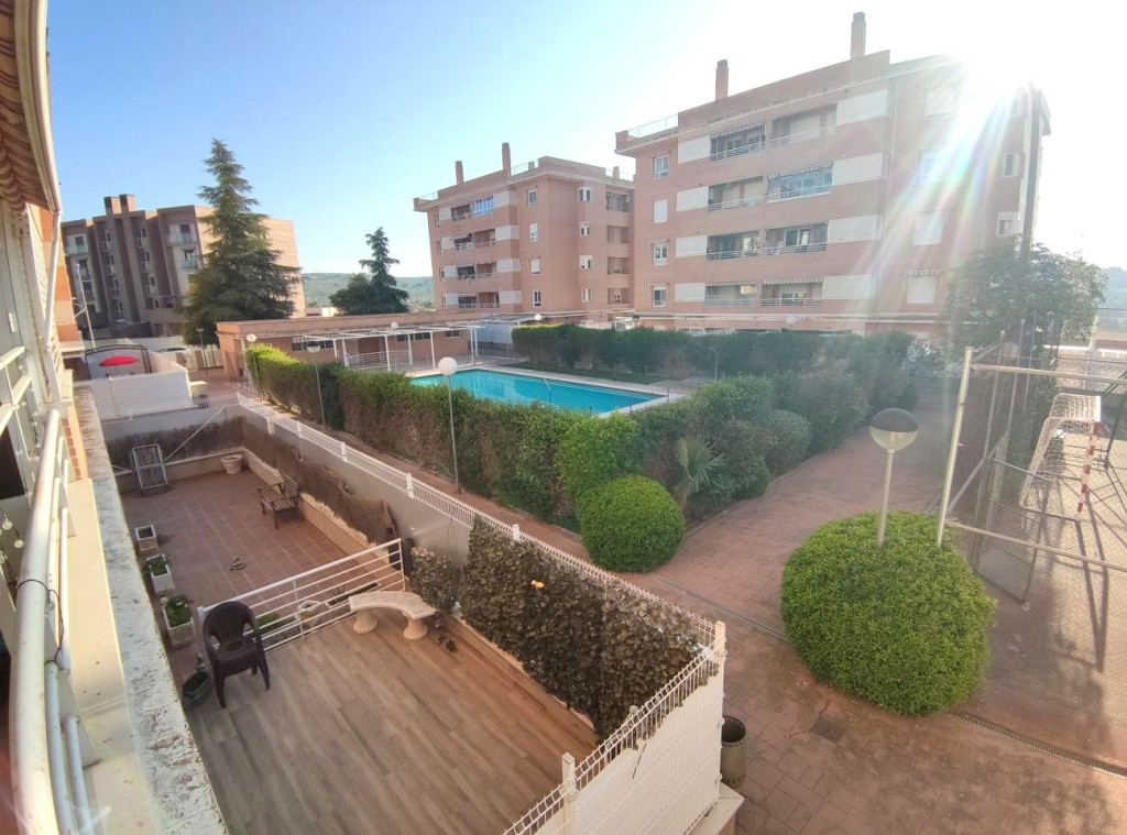 Imagen 1 de PISO DE TRES DORMITORIOS CON PISCINA Y GARAJE