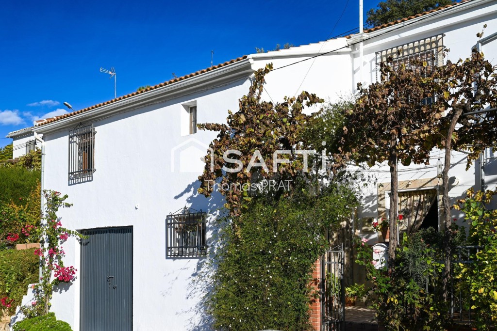 Imagen 1 de Casa Rústica Adosada con Gran Potencial – La Parrilla