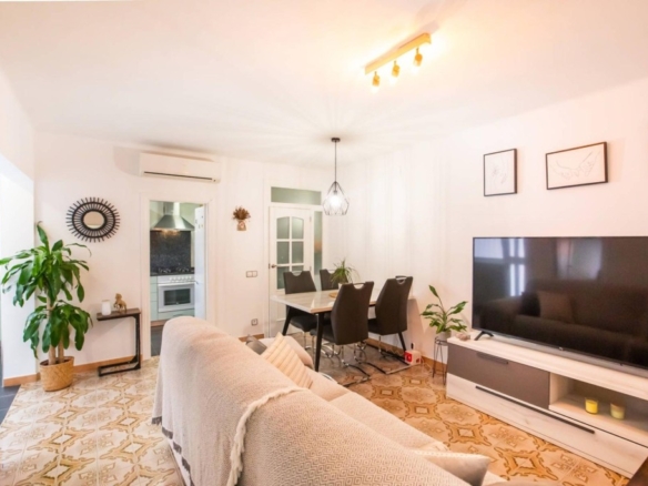 Imagen 1 de Piso en venta en Calle Gaia | Planta baja reformada con 3 dormitorios