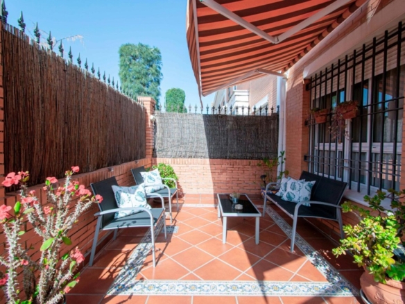 Imagen 3 de Bonito adosado con piscina comunitaria y garaje