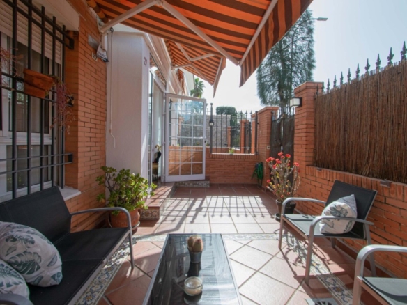 Imagen 4 de Bonito adosado con piscina comunitaria y garaje