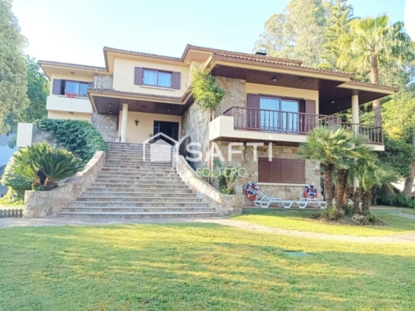 Imagen 2 de Chalet familiar con piscina y gran privacidad
