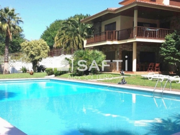 Imagen 1 de Chalet familiar con piscina y gran privacidad