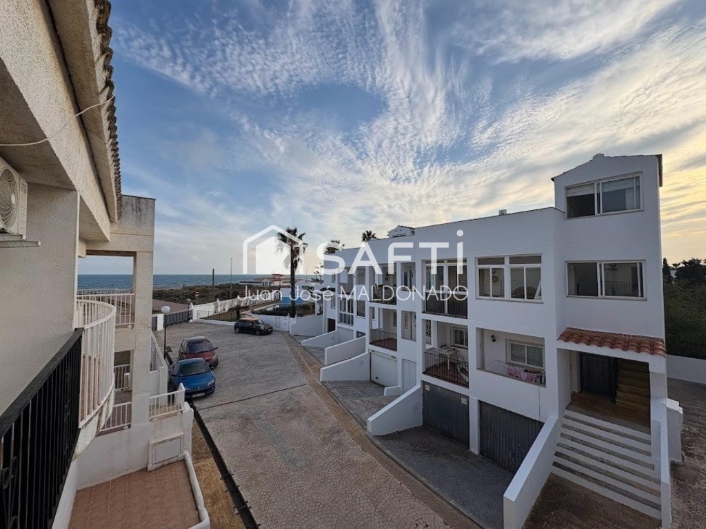 Imagen 2 de Vive a solo 50 metros del mar en Vinarós: tu adosado con vistas