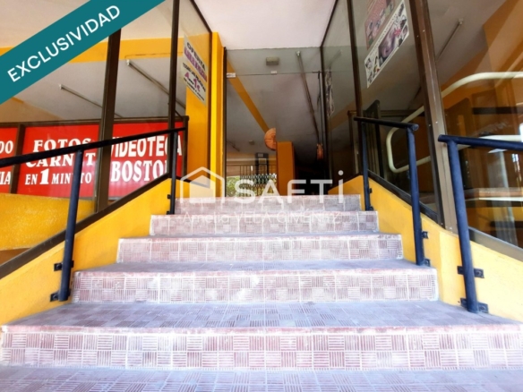 Imagen 3 de Magnífico local en la Plaza Cronista Chabret de Sagunto.