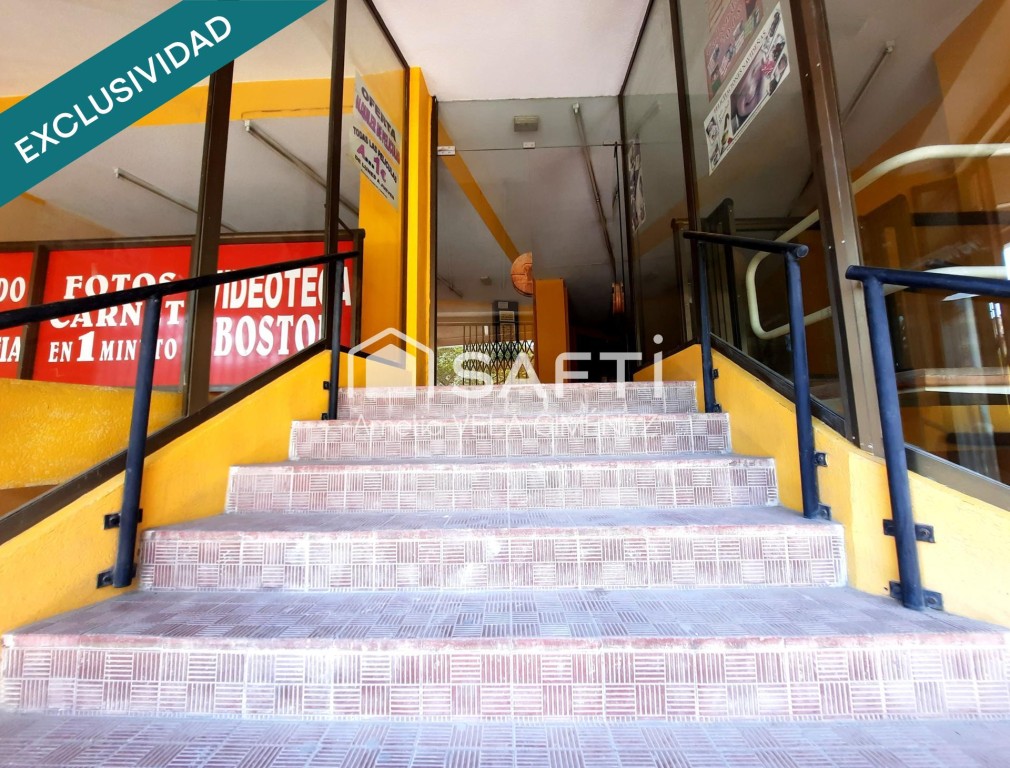 Imagen 3 de Magnífico local en la Plaza Cronista Chabret de Sagunto.