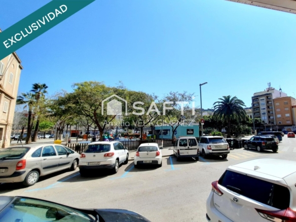 Imagen 1 de Magnífico local en la Plaza Cronista Chabret de Sagunto.
