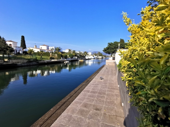 Imagen 3 de Casa-Chalet en Venta en Empuriabrava Girona