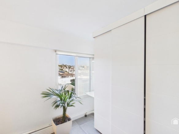Imagen 2 de Exclusiva vivienda con acceso privado y vistas al mar en Sant Agustí.