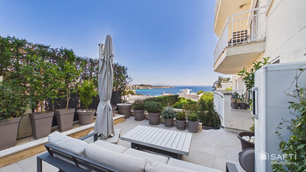 Imagen 1 de Exclusiva vivienda con acceso privado y vistas al mar en Sant Agustí.