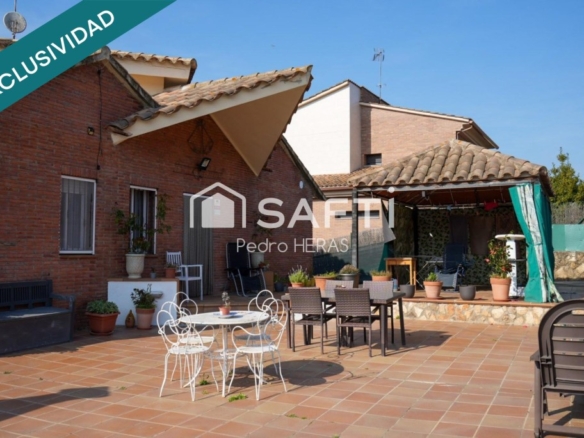 Imagen 2 de Residencia con dos viviendas y vistas al Montseny.