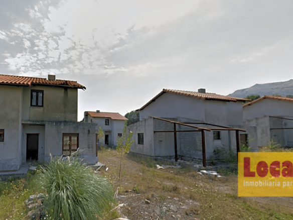 Imagen 2 de Obra residencial parada de chalets en Cantabria
