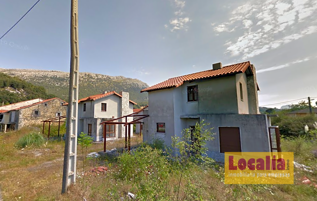 Imagen 3 de Obra residencial parada de chalets en Cantabria