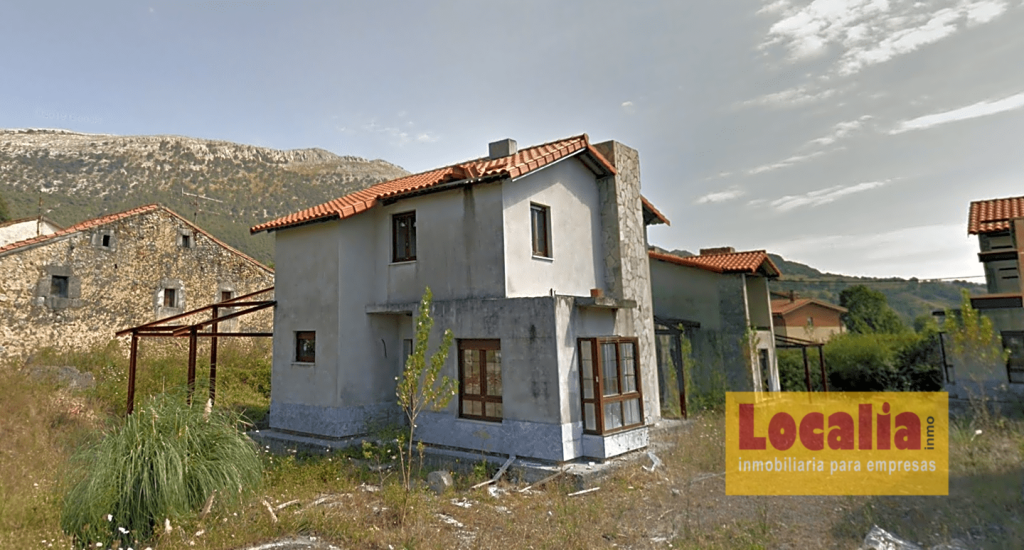 Imagen 1 de Obra residencial parada de chalets en Cantabria