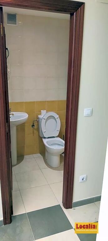 Imagen 4 de Oficina en edificio profesional en Torrelavega.