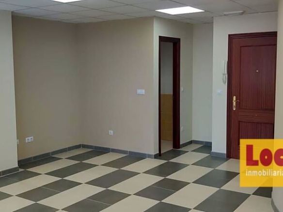 Imagen 1 de Oficina en edificio profesional en Torrelavega.